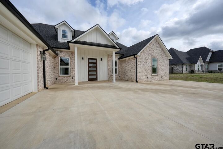 Property Photo:  19383 Ridge Point Circle  TX 75771 