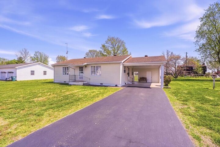 Property Photo:  36 Poplar Street  KY 42459 