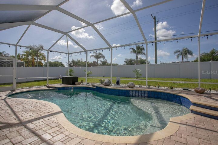 Property Photo: 2814 Duncan Tree Circle FL 33594