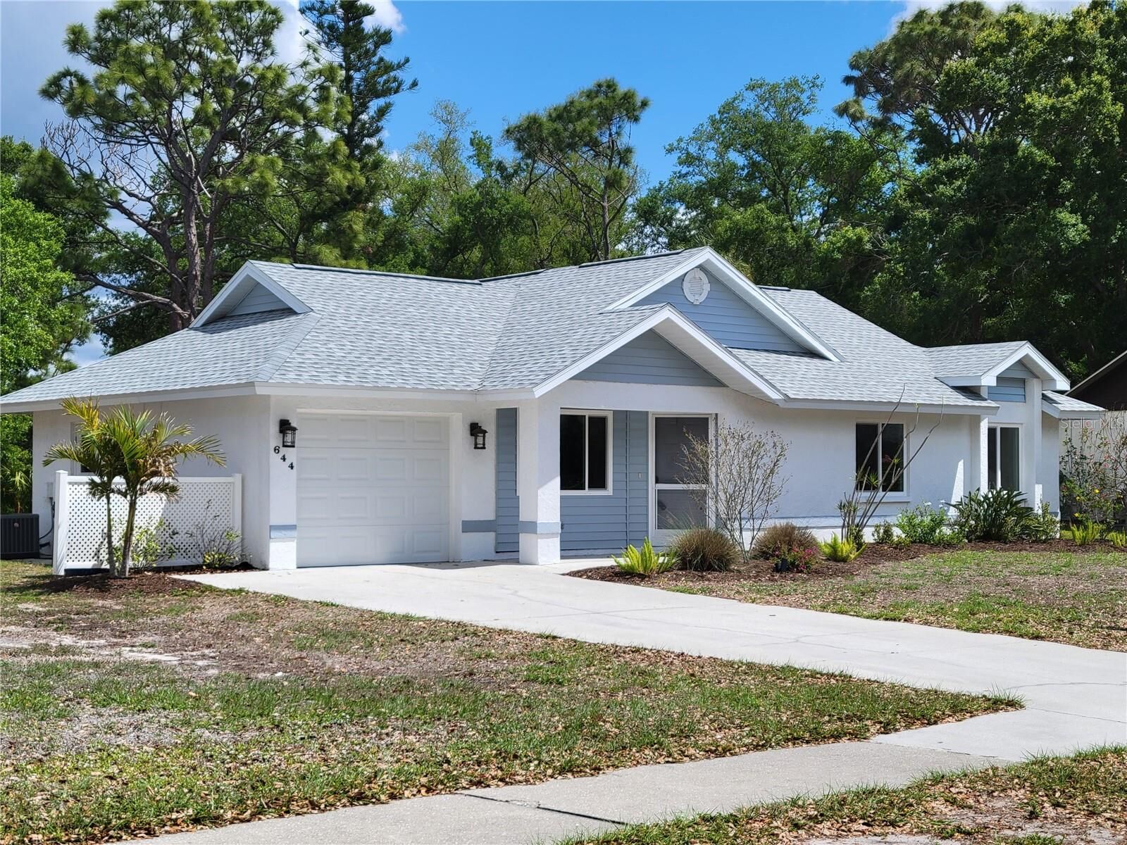 Property Photo: 644 Sugarwood Trail FL 34292