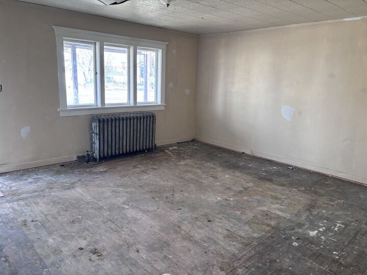 Property Photo:  231 3rd Avenue  IA 52732 