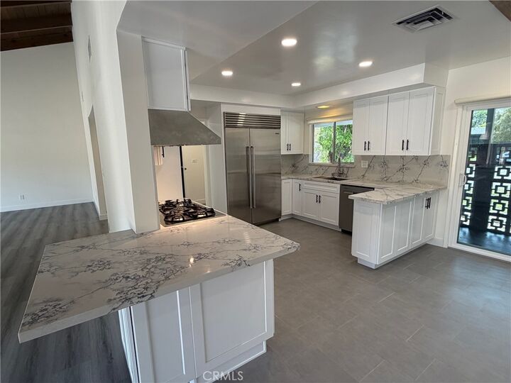 Property Photo: 5301 Dubois CA 91367