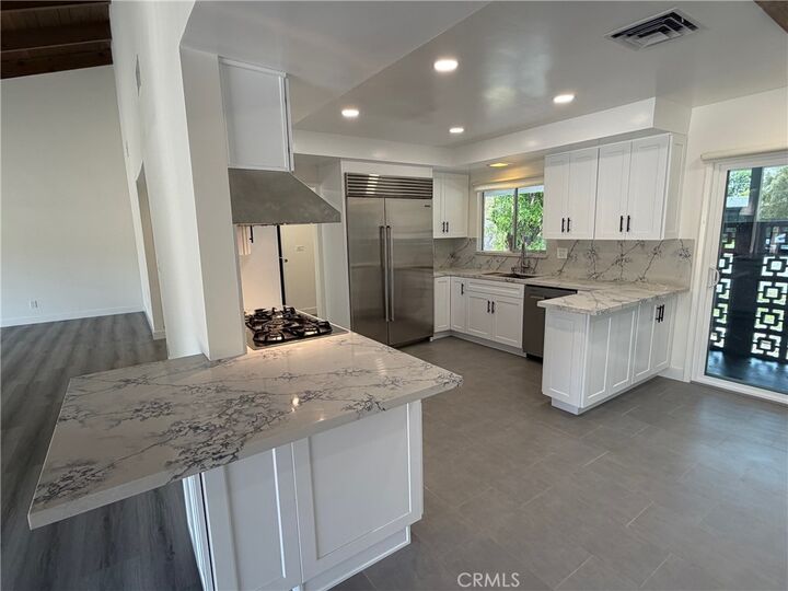 Property Photo:  5301 Dubois  CA 91367 