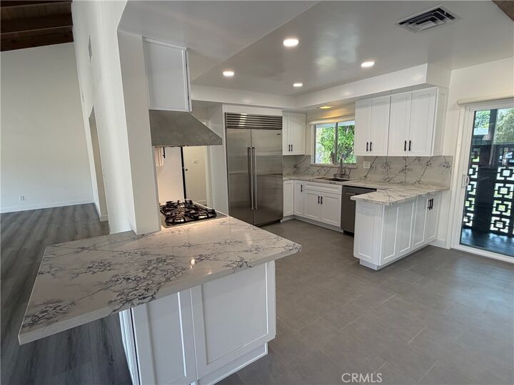 Property Photo: 5301 Dubois CA 91367