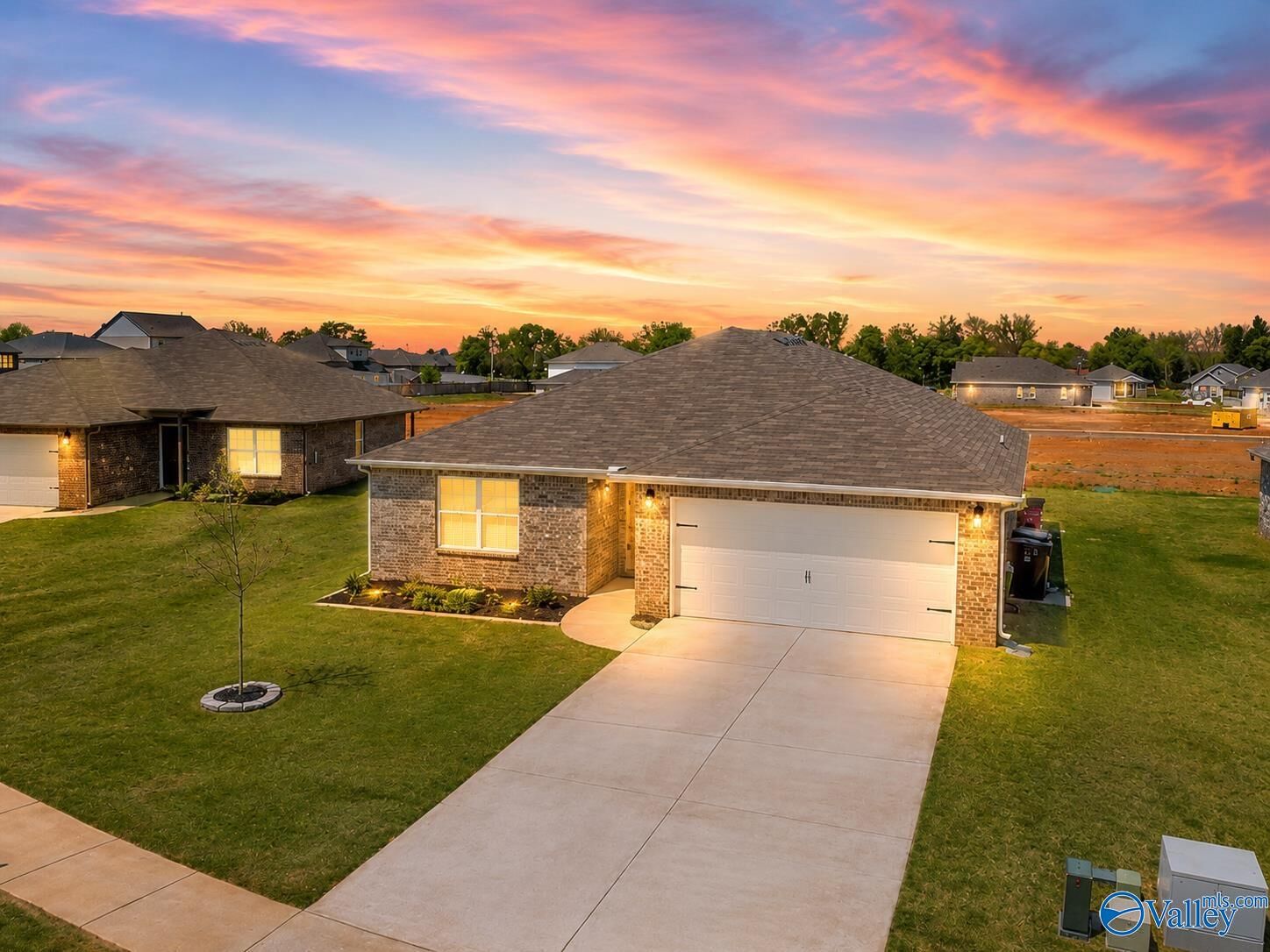 Property Photo:  114 Domingues Avenue  AL 35759 