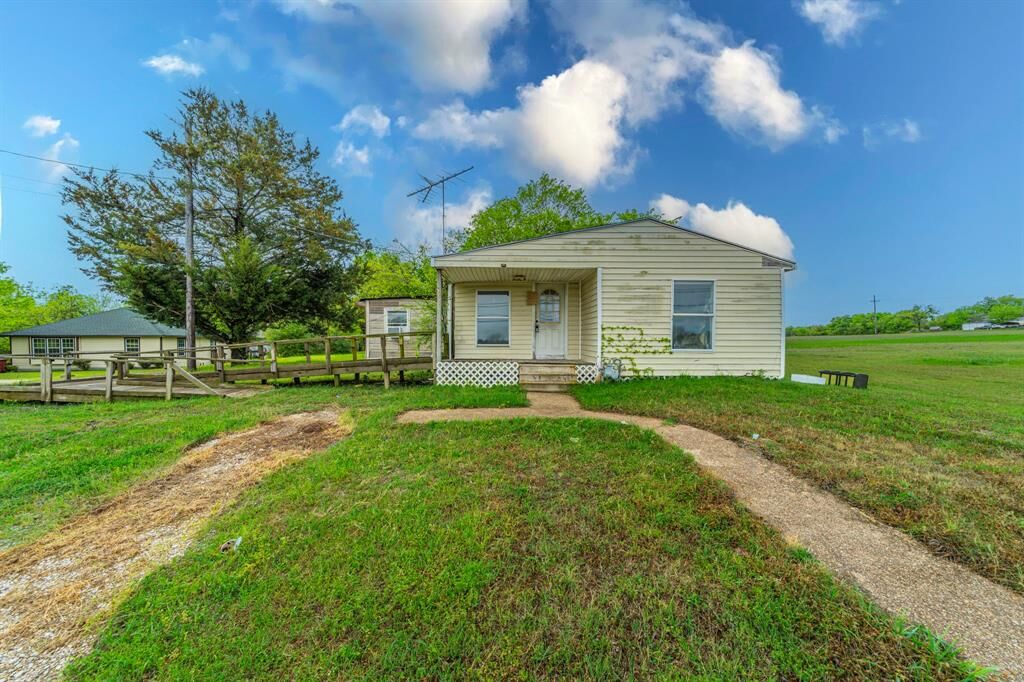 Property Photo:  508 Summit Street  TX 75442 