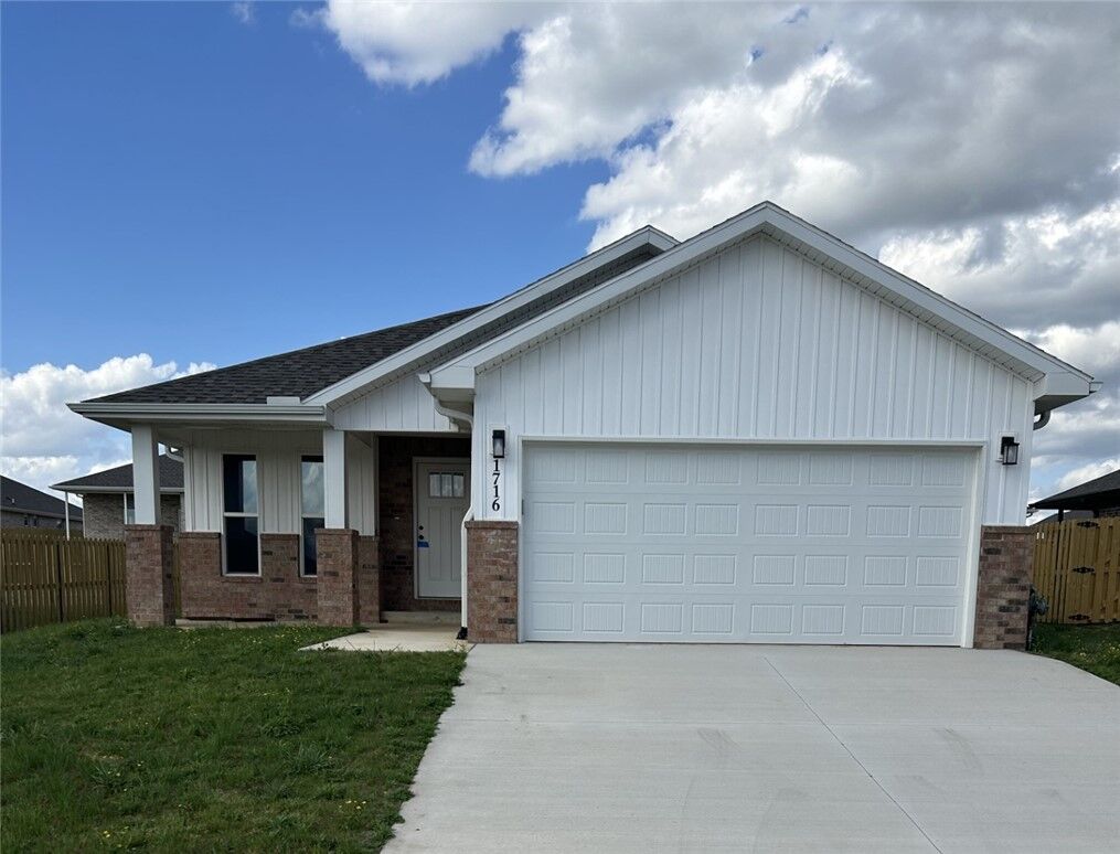 Property Photo:  1716 Farmer Street  AR 72751 