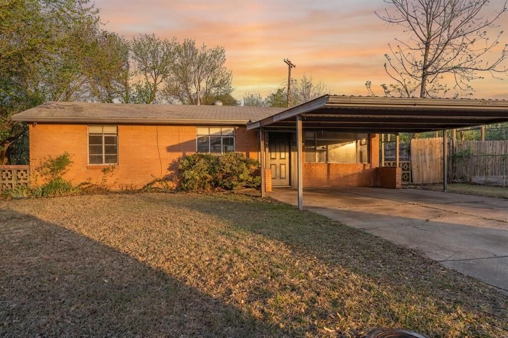 Property Photo:  2309 Trosper Place  OK 73115 
