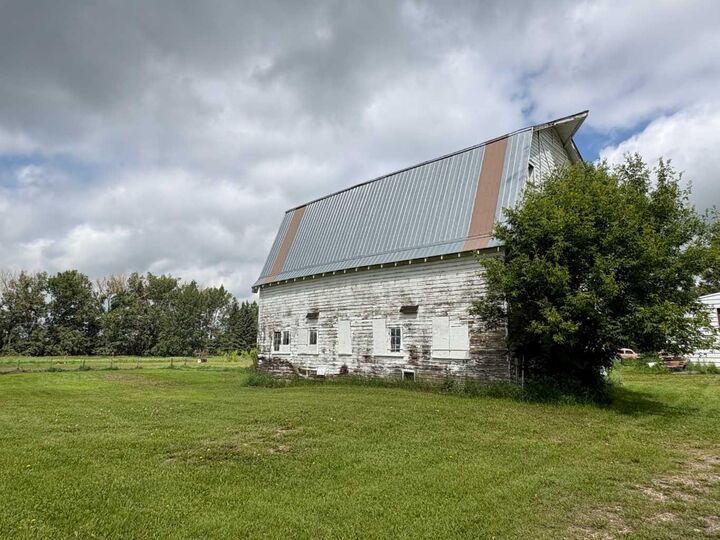 Property Photo: 431028 Range Road 255 AB T4J 1S4