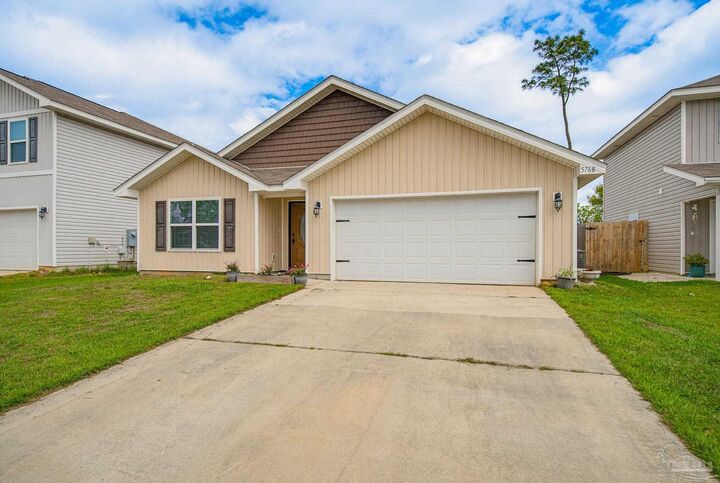 Property Photo:  5768 Blackhorse Cir  FL 32526 