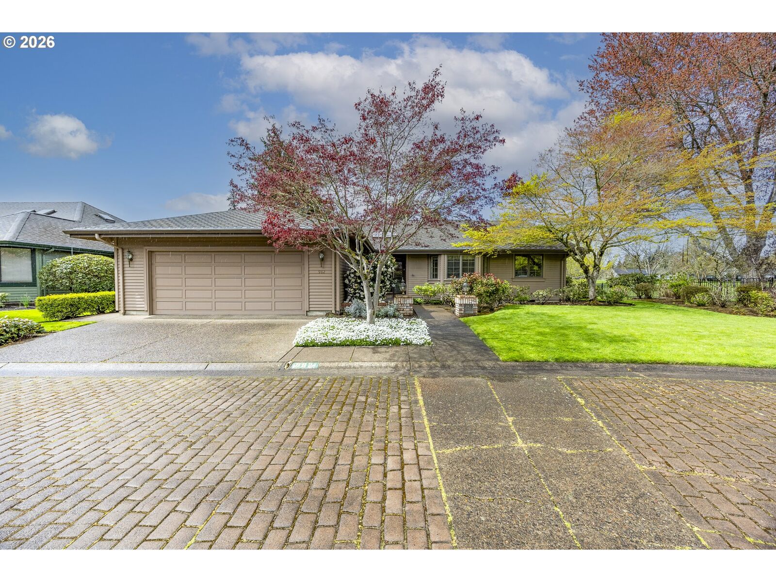 Property Photo:  982 Shaughnessy Ln  OR 97401 