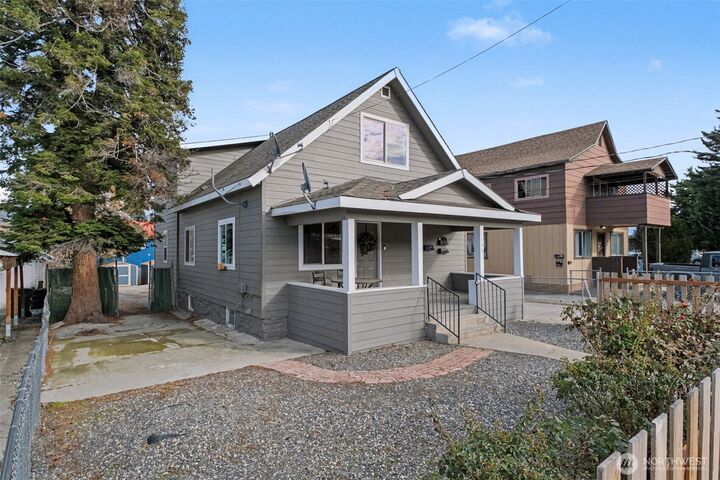 Property Photo: 533 Methow A,B,C WA 98801