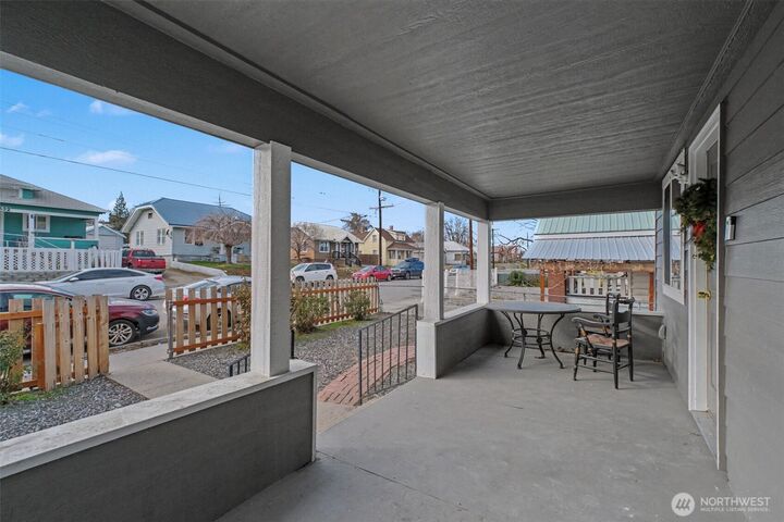 Property Photo:  533  Methow A,B,C  WA 98801 