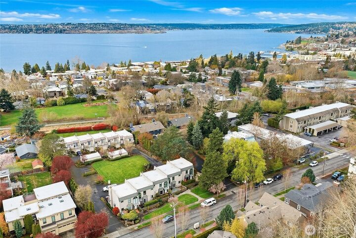 Property Photo: 6527 106th Avenue NE 10 WA 98033