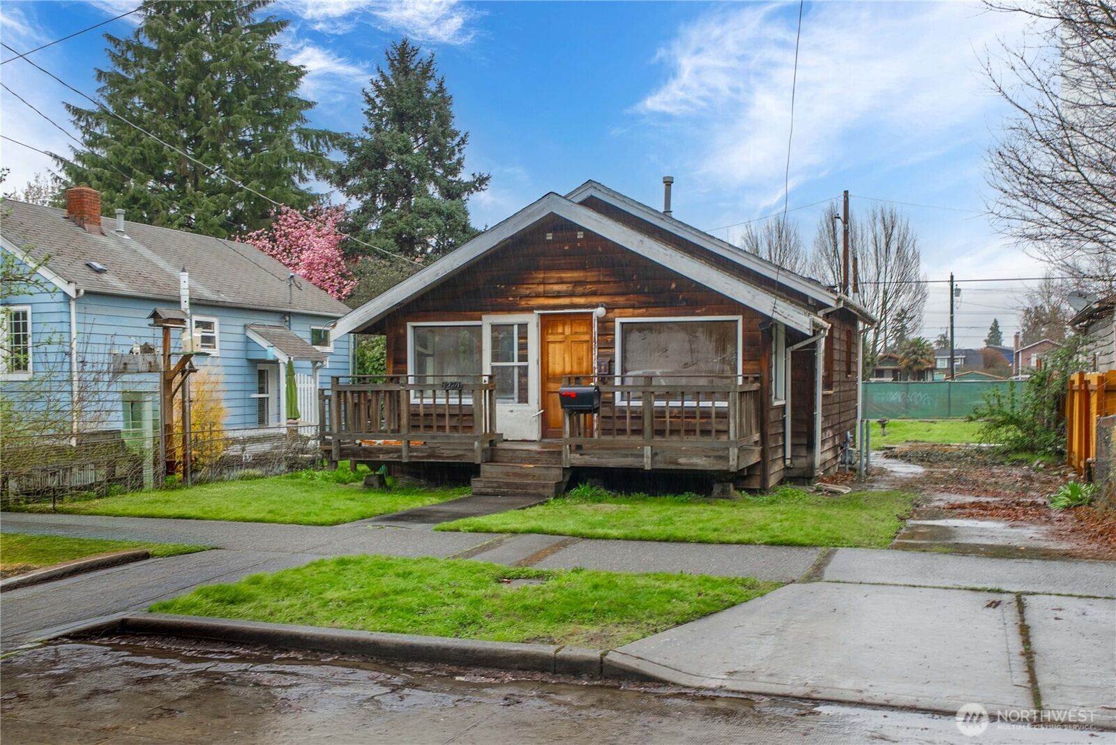 Property Photo:  1230 S Donovan Street  WA 98108 
