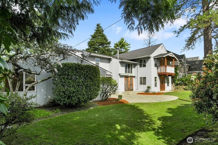 Property Photo:  4719 NE Park Place  WA 98115 