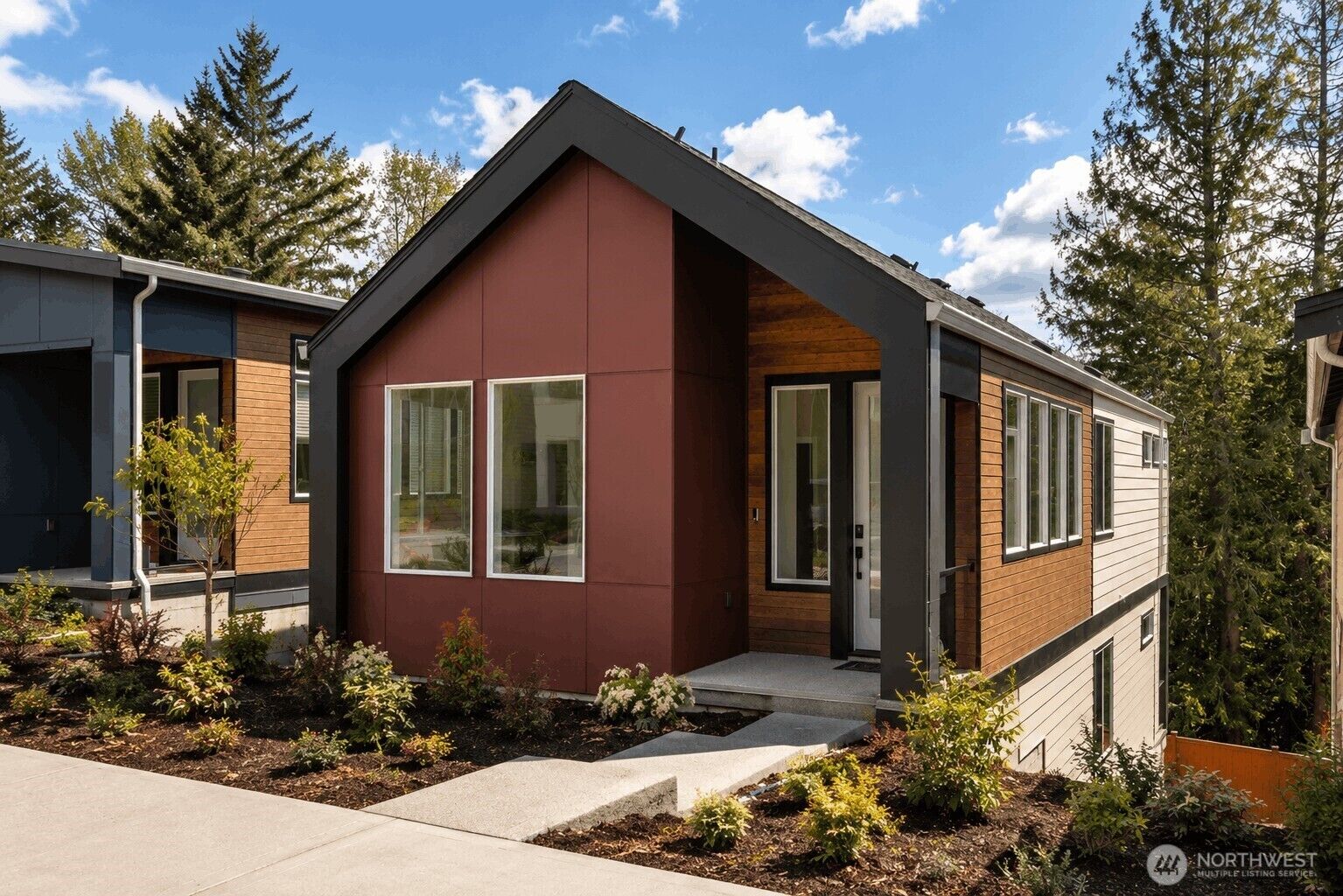 Property Photo:  4027  Aberdeen Way NE  WA 98056 