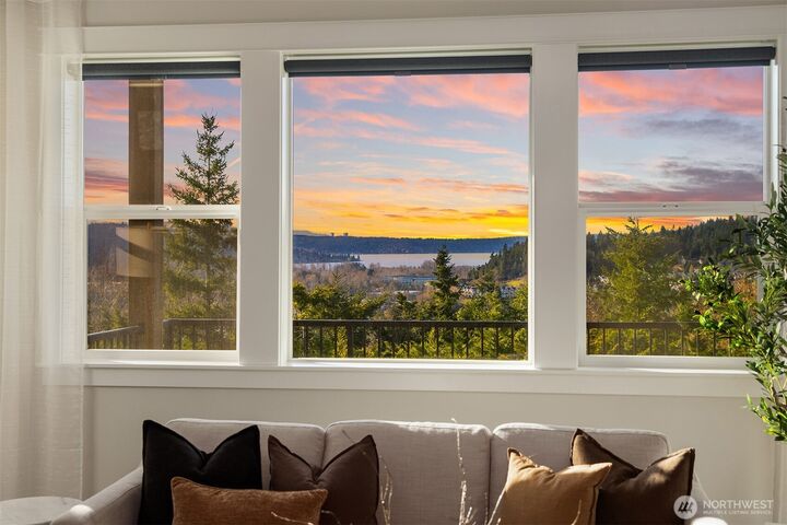 Property Photo: 1335 Westridge Way NE WA 98029