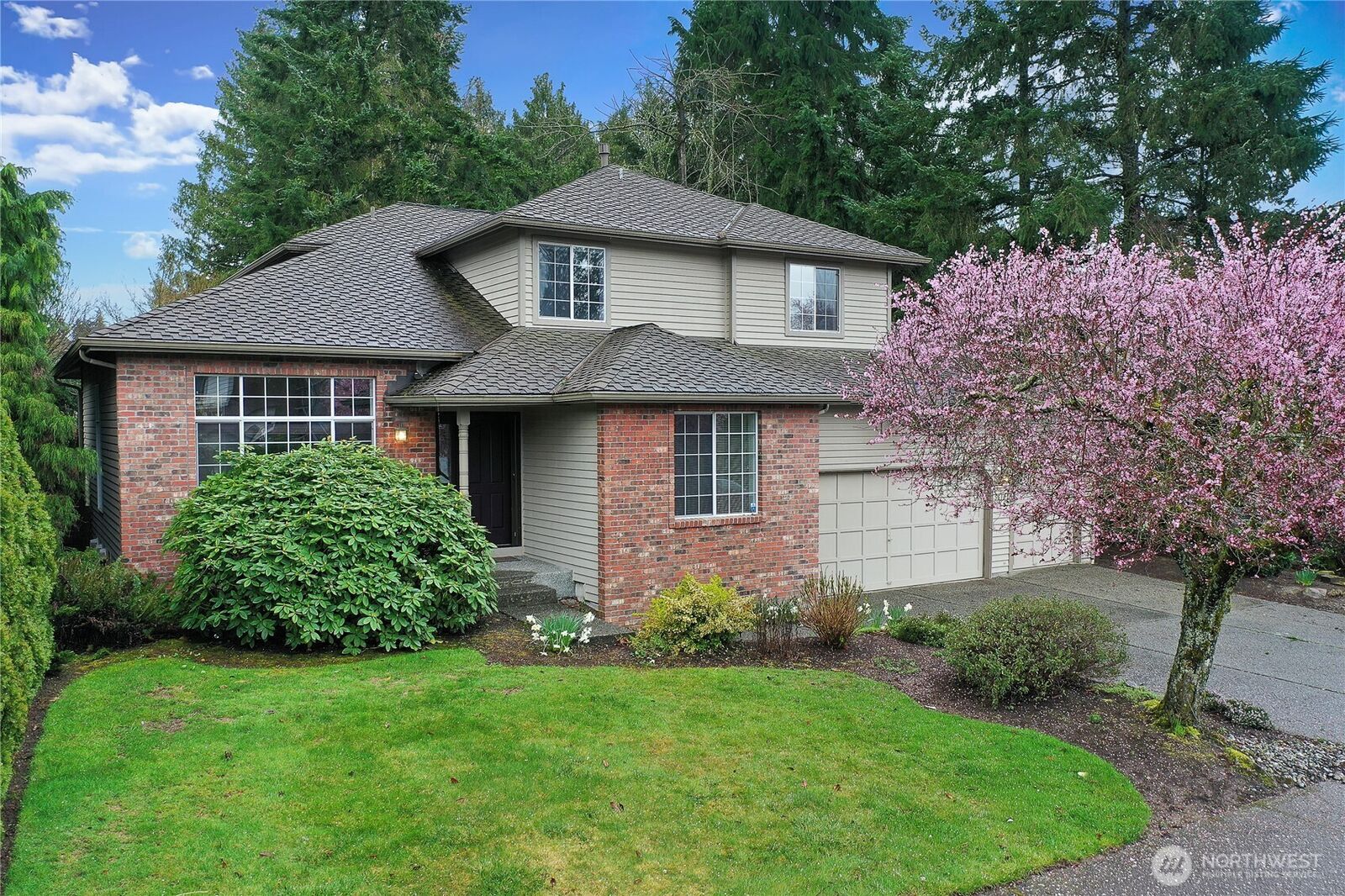 Property Photo:  5510  151st Place SE  WA 98208 