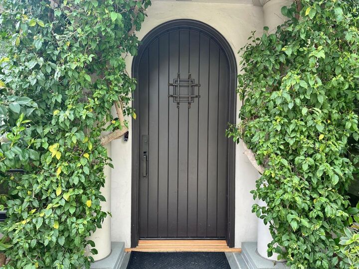 Property Photo: 850 Guinda Street CA 94301