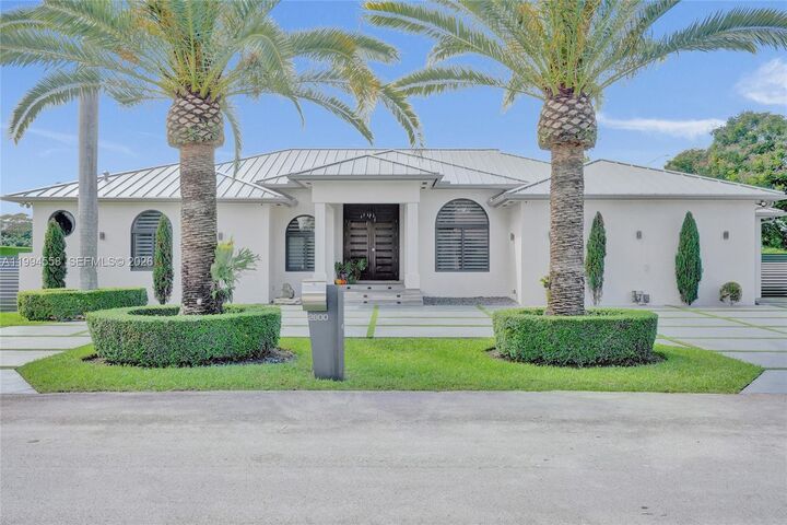 Property Photo:  2600 SW 128th Ct  FL 33175 