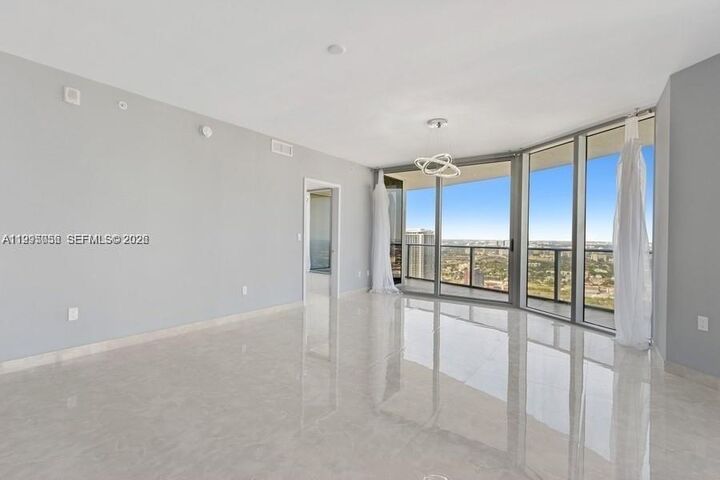 Property Photo: 488 NE 18th St 3801 FL 33132