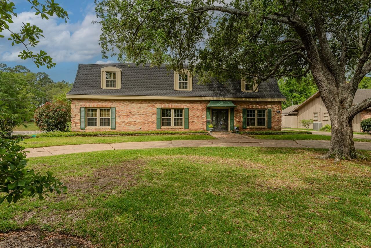Property Photo:  835 Belvedere Dr.  TX 77706 