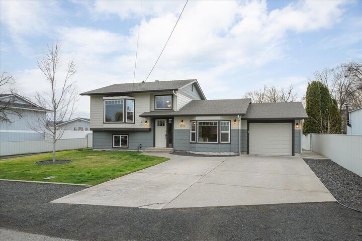 Property Photo:  1214 S Progress Rd  WA 99037 