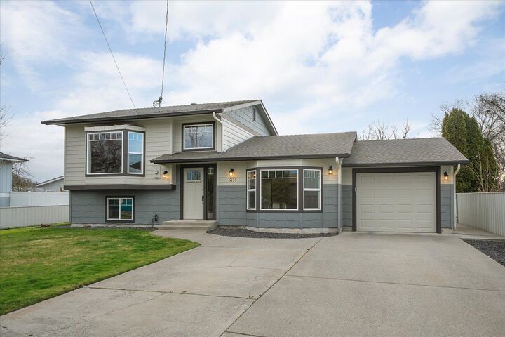 Property Photo: 1214 S Progress Rd WA 99037