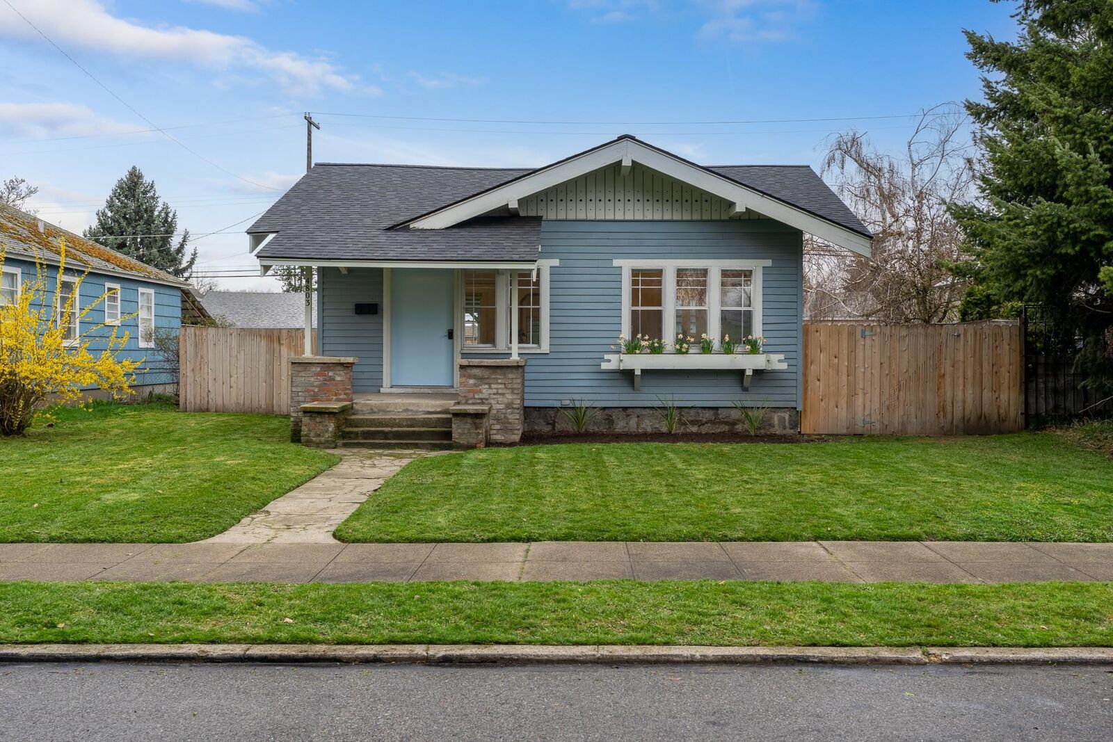 Property Photo: 4803 N Adams St WA 99203