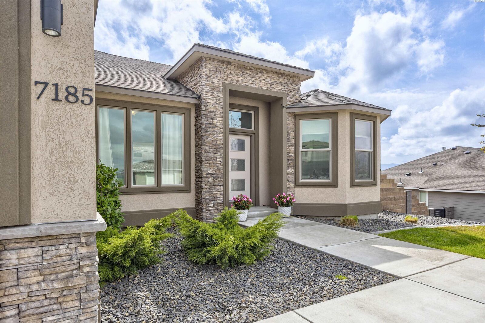Property Photo: 7185 Corsica Street WA 99353