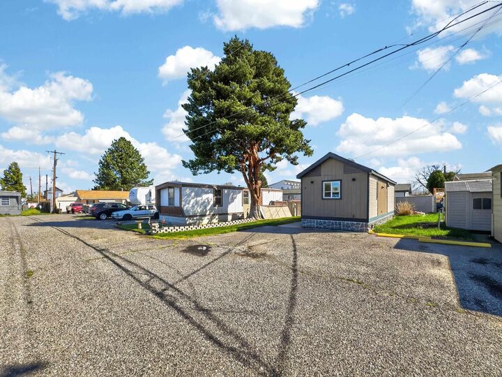 Property Photo: 8 Royalty Lane WA 99353