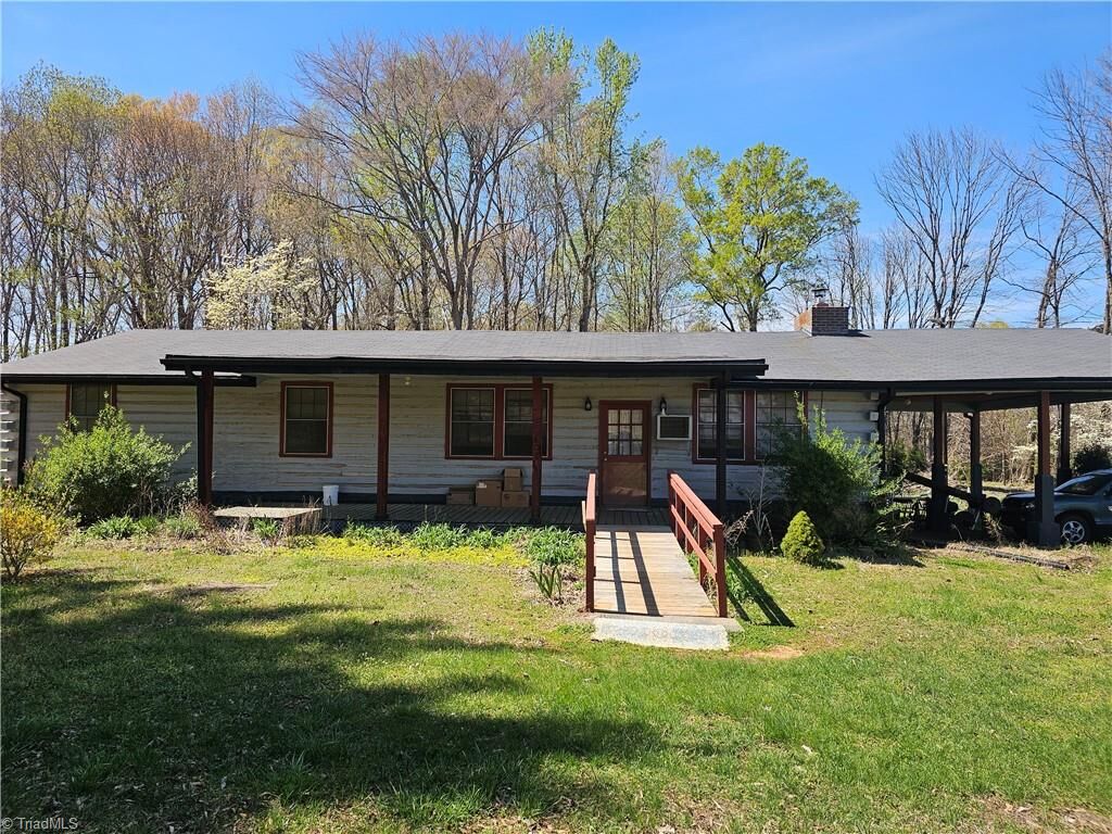 Property Photo: 1040 Barger Road NC 28146