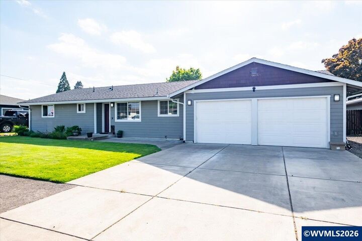 Property Photo: 585 45th Pl NE OR 97301