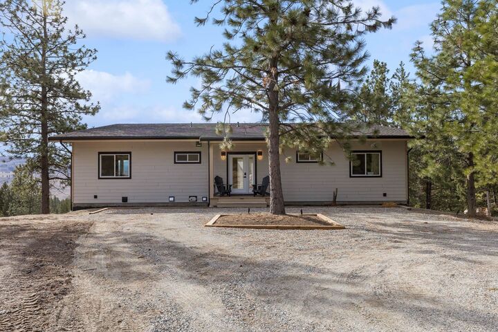 Property Photo: 31 Nine Mile Place BC V0H 1V6