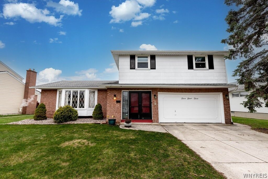 Property Photo: 242 Macarthur Drive NY 14221