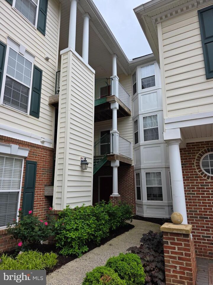 Property Photo:  43134 Watercrest Square 304  VA 20152 