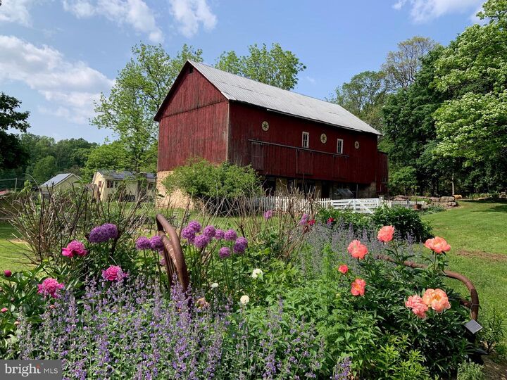 Property Photo:  2571 Hill Road  PA 19606 