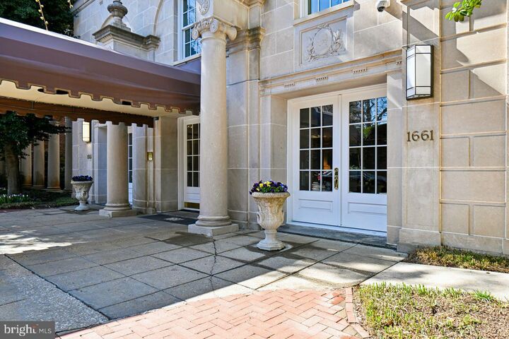 Property Photo:  1661 Crescent Place NW 502  DC 20009 
