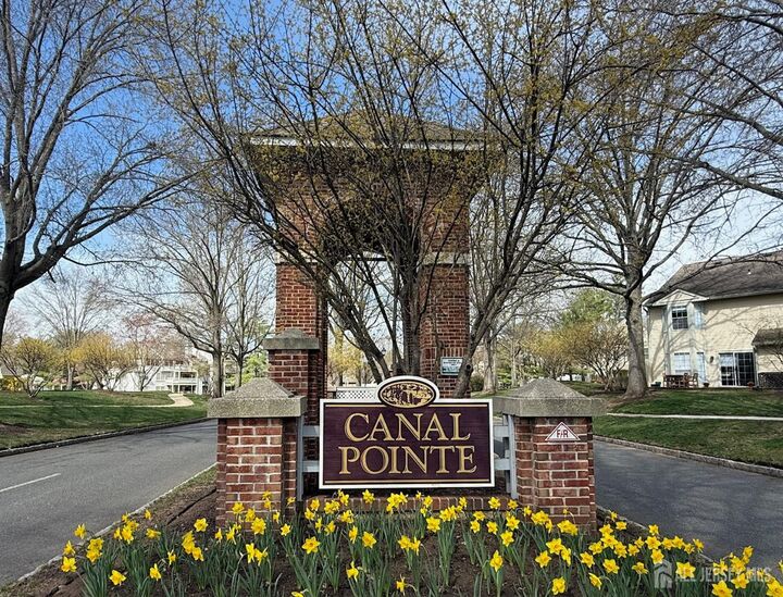 Property Photo:  103 Claridge Court 5  NJ 08540 