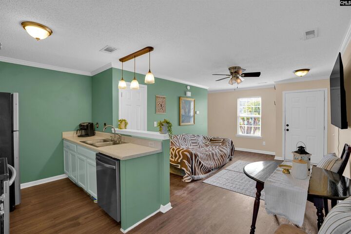 Property Photo:  203 E Waverly Place  SC 29229 