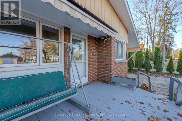 Property Photo:  994 Premier Road  ON P1A 2H8 