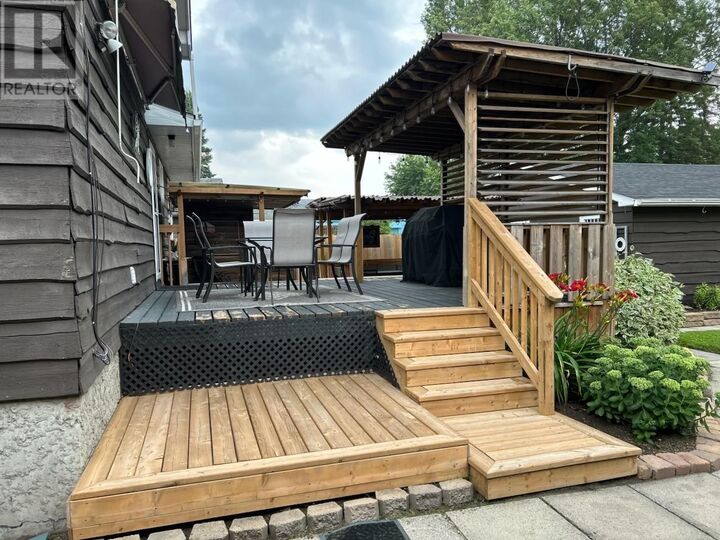 Property Photo:  649 Second Street East  ON P9A 1N6 