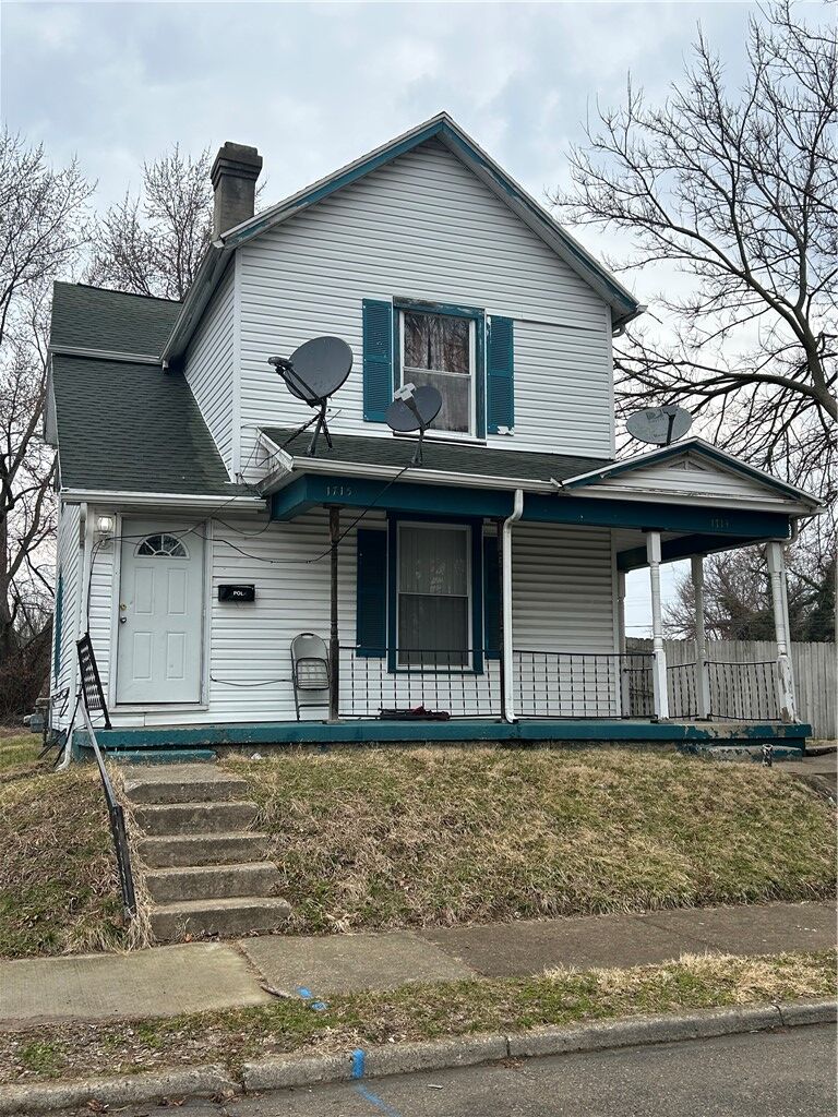 Property Photo: 1713 Oakridge Drive OH 45417