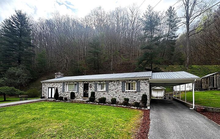 Property Photo:  523 Hurricane Creek  KY 41539 