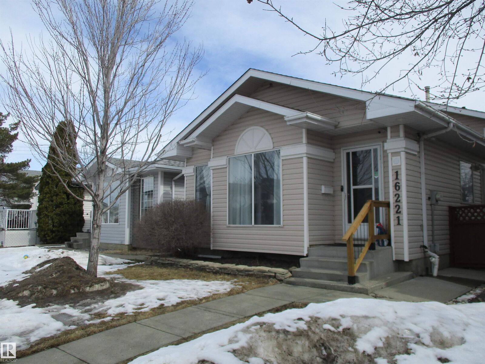 Photo de la propriété:  16221 55 A Street NW  AB T5Y 2T8 