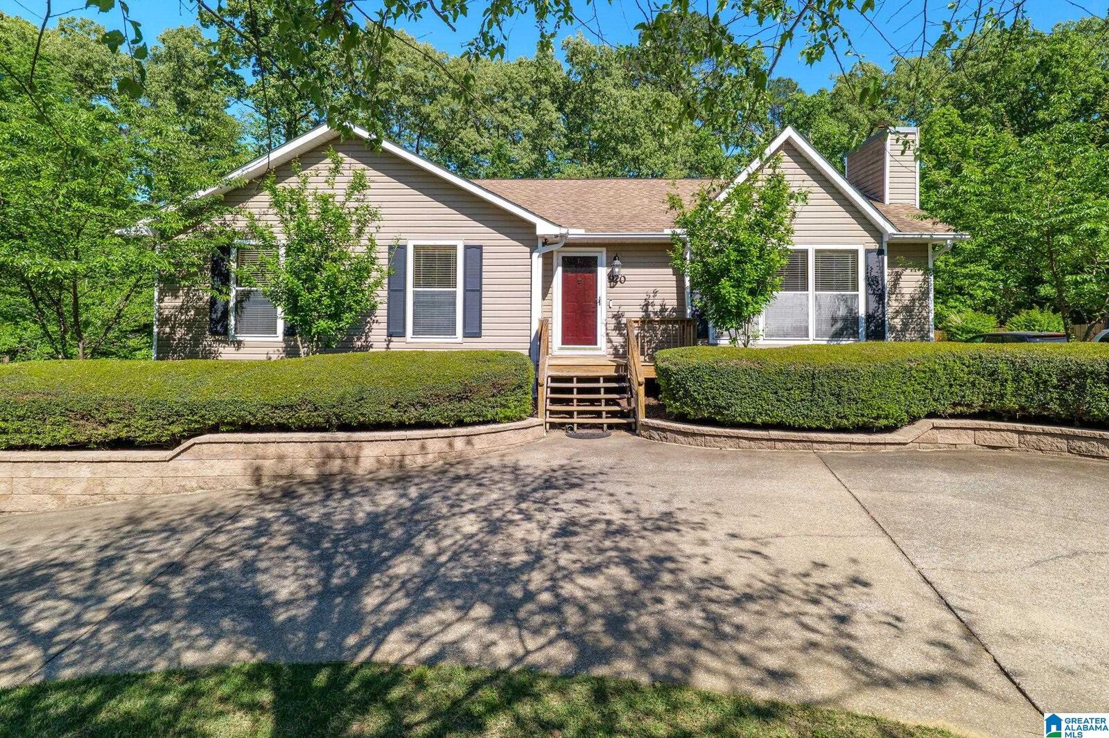 Property Photo:  920 Independence Drive  AL 35007 