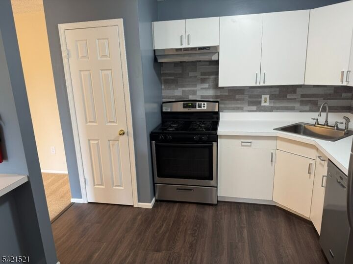 Property Photo:  4 Paris Cir  NJ 07052 