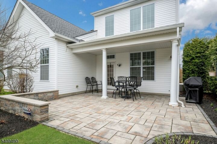 Property Photo:  4 Virgil Ln  NJ 07836 