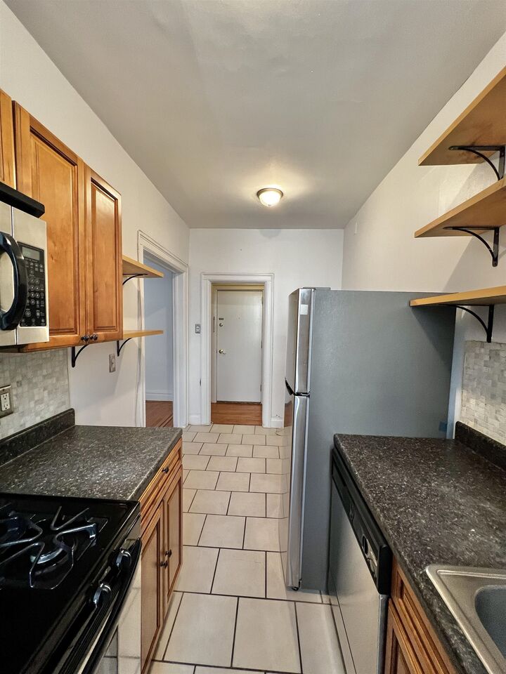 Property Photo: 131 Kensington Ave B7 NJ 07304